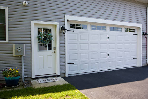 24/7 Emergency Garage Door Panel Replacement experts in Edgewood, WA
